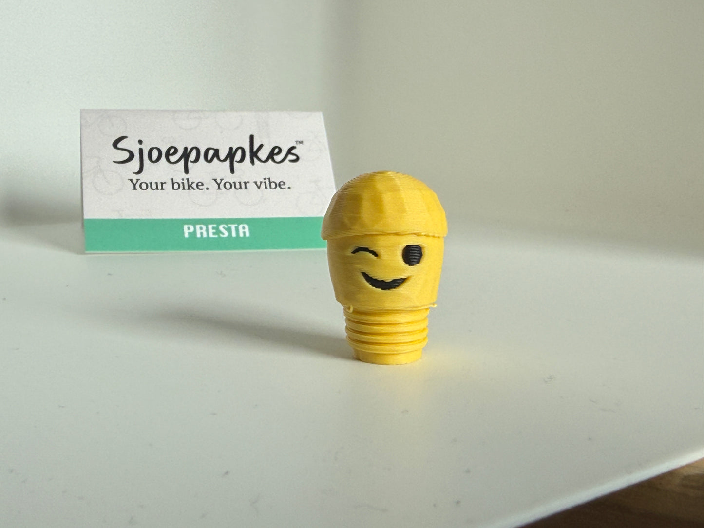 Emoji Classics – Wink